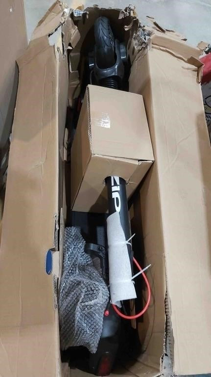 iZip Pilot Folding Electric Scooter, 36V 7.5A