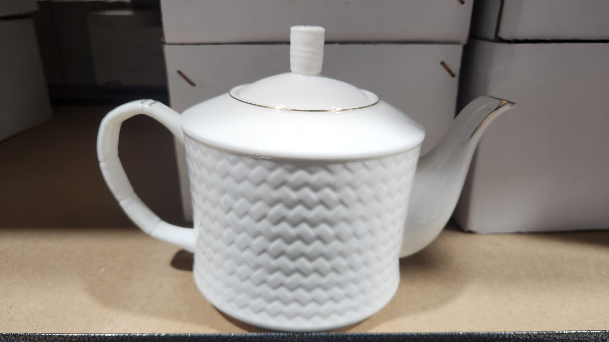 WHITE PORCELAIN TEAPOT