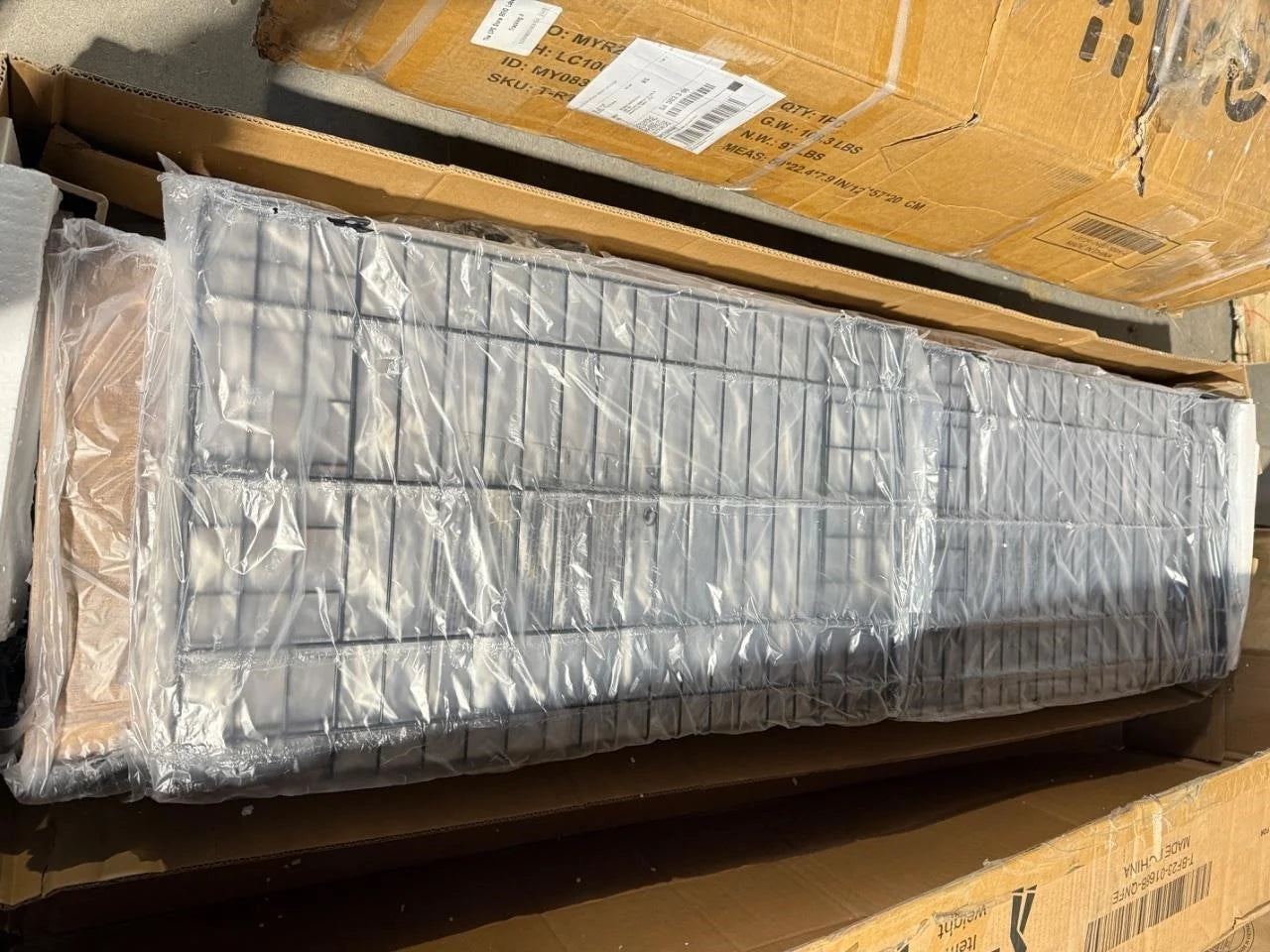 Fluest Queen Bed Frame EM44022