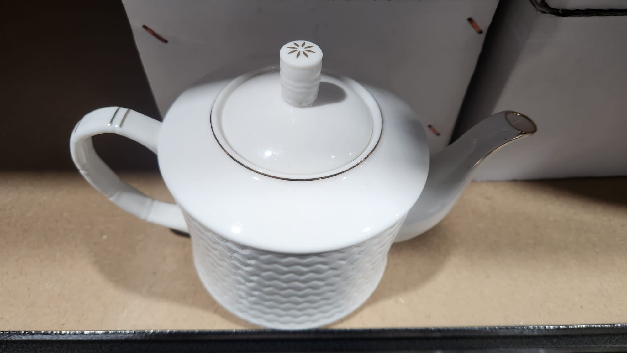 WHITE PORCELAIN TEAPOT