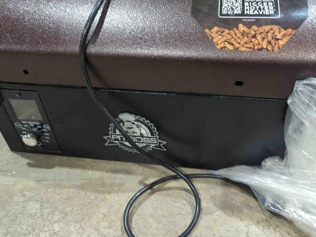 Pit Boss 150 Mahogany Series Wood Pellet Grill & Smoker. Brown, 24"×14"