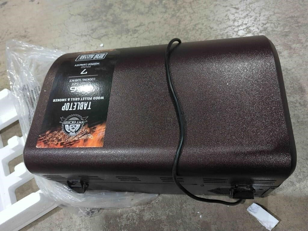 Pit Boss 150 Mahogany Series Wood Pellet Grill & Smoker. Brown, 24"×14"