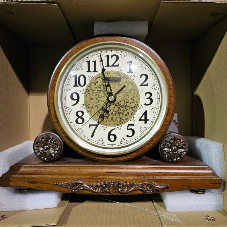 Maple leaf Time piece Quartz Mantel\Table Wooden CLOCK