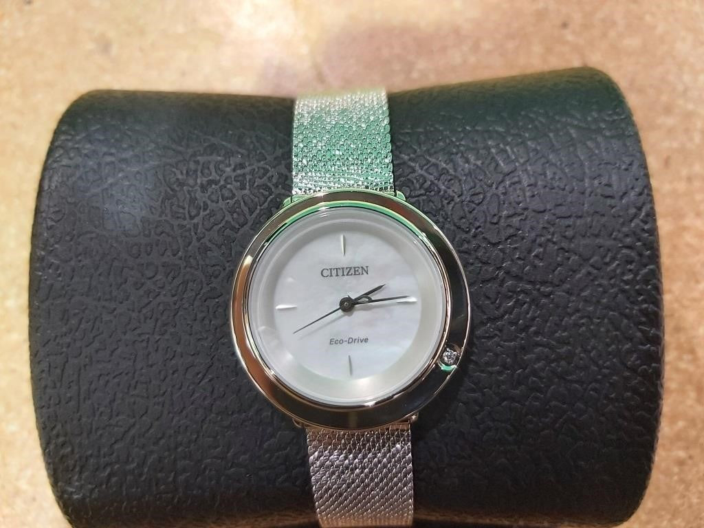 W35 Citizen Eco-Drive round stainless steel case and mesh bracelet