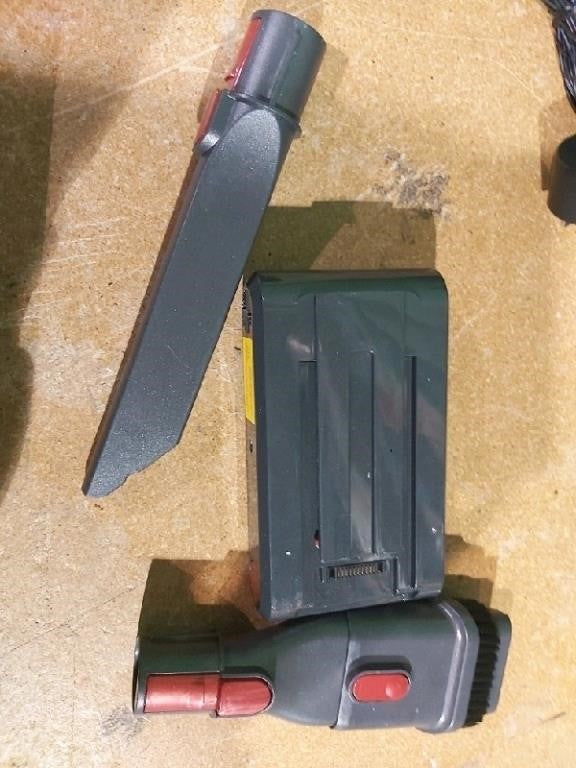 Cordless Vacuum Cleaner, 2 Batteries 110m