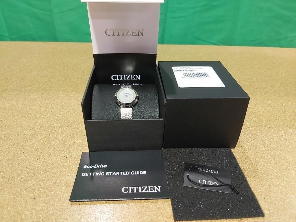 W35 Citizen Eco-Drive round stainless steel case and mesh bracelet