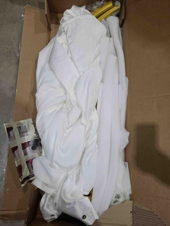 Clothing Store Fitting Room, Portable Changing Room with Shading Curtain