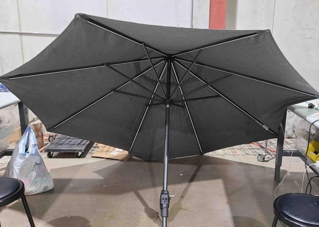 Outdoor Patio Umbrella with Tilt and Crank 8 Steel