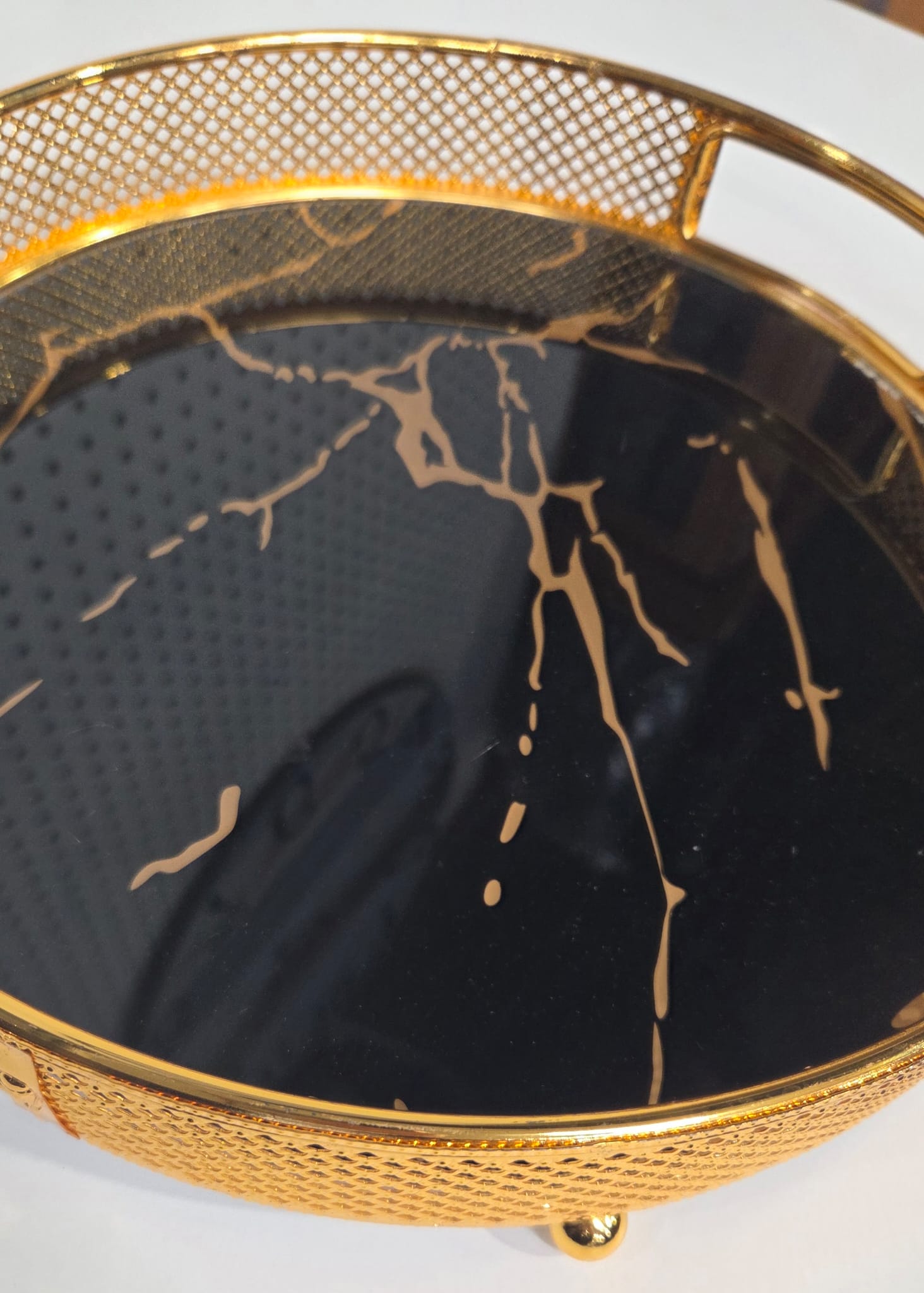 Tray Round black and gold s