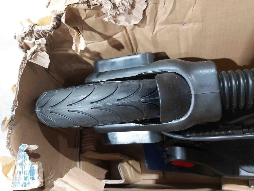 iZip Pilot Folding Electric Scooter, 36V 7.5A