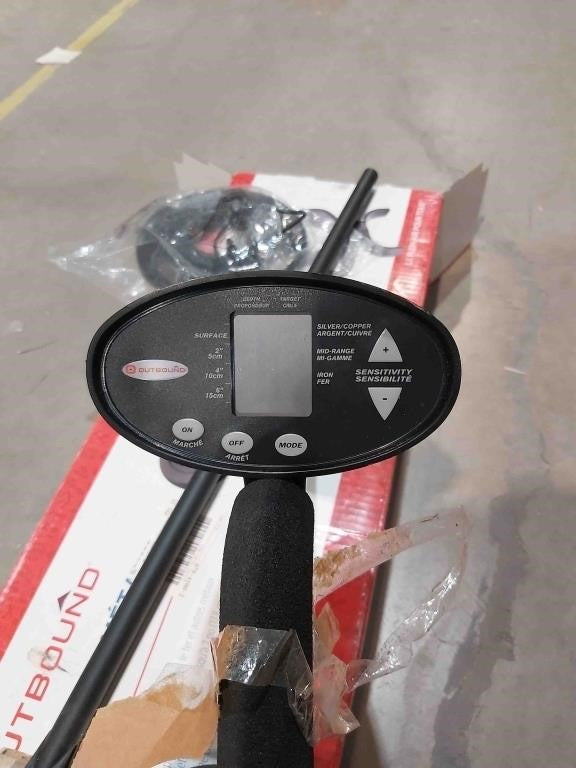 Outbound Metal Detector with LCD Display, Depth: 7" - 2', Black