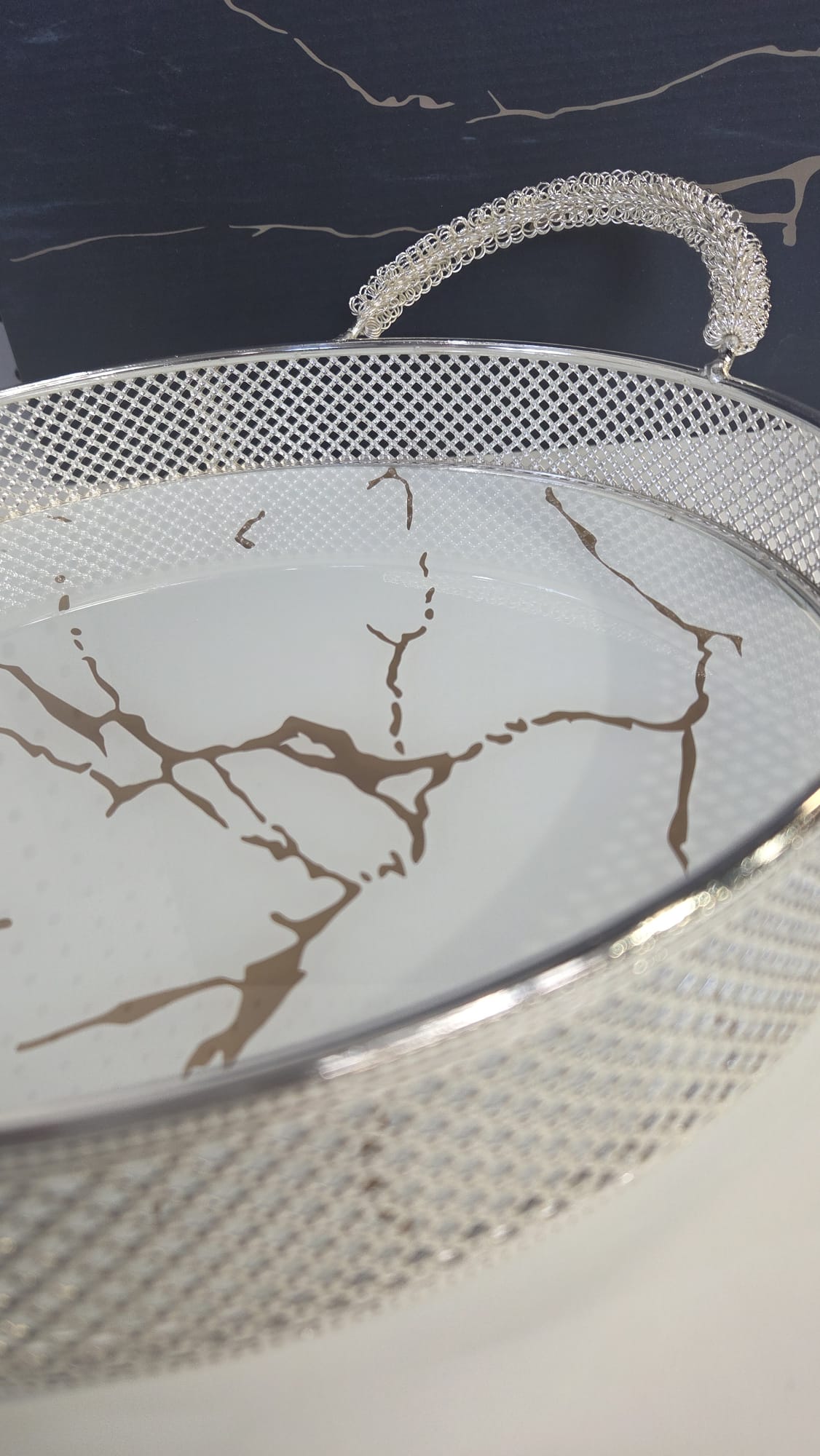 TRAY ROUND SILVER-TONED WHITE TONED L