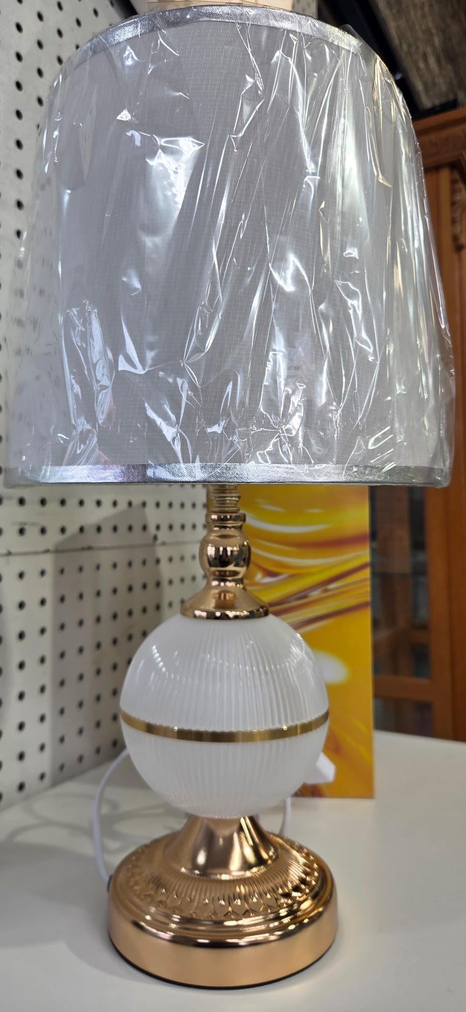 MODERN TABLE LAMP