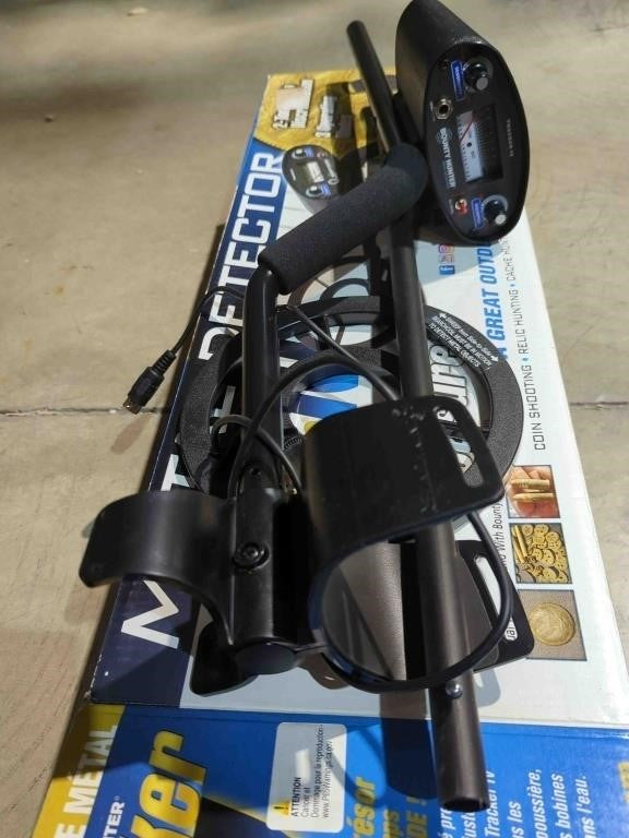 Bounty Hunter Tracker IV Metal Detector with Padded Armrest, 3-position