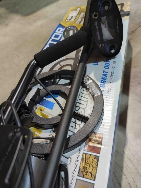 Bounty Hunter Tracker IV Metal Detector with Padded Armrest, 3-position