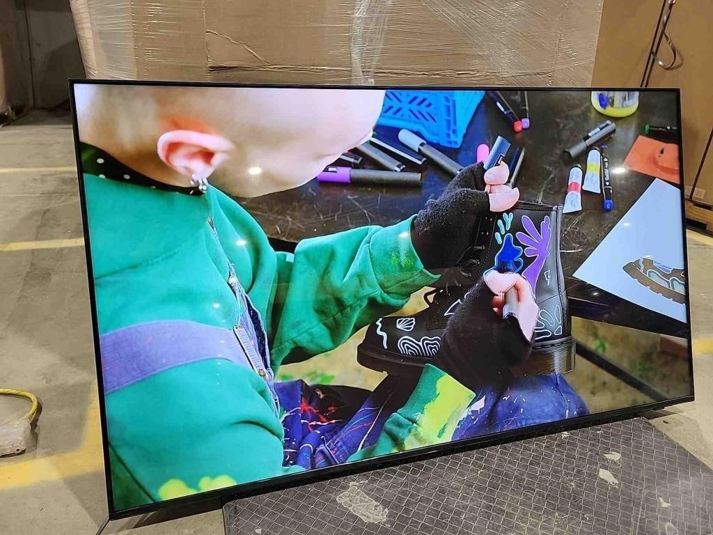 Samsung 55" Crystal UHD U7900F 4K Smart TV (2025). Model: UN55U7900FFXZC