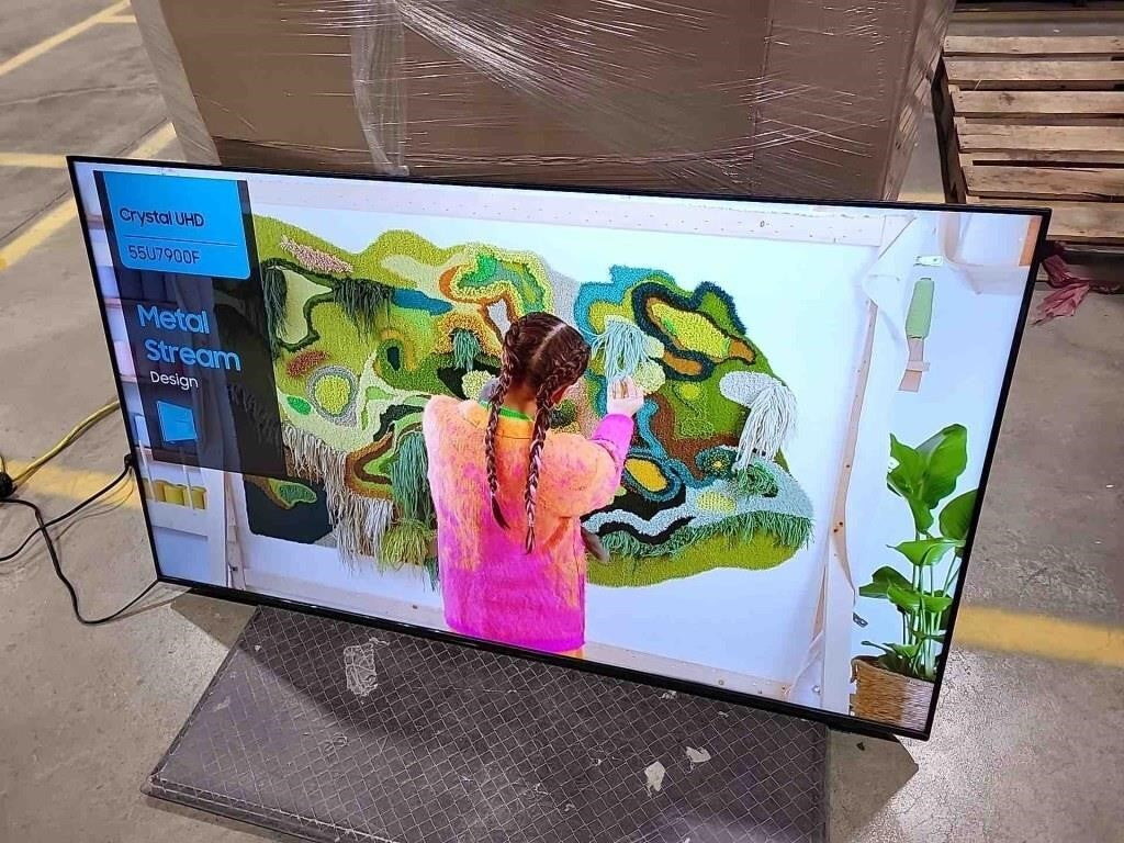 Samsung 55" Crystal UHD U7900F 4K Smart TV (2025). Model: UN55U7900FFXZC