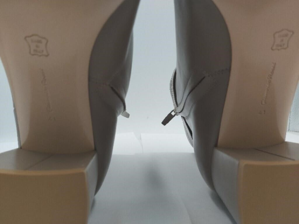 Gianvito Rossi, Womens, Leather Buckle Pointed-Toe