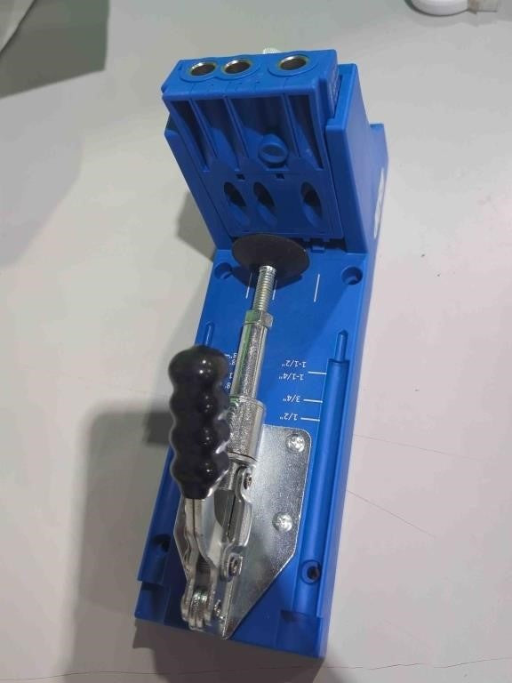 Kreg K4 Pocket Hole Jig - Adjustable, for Materials 1/2" to 1 1/2" Thick