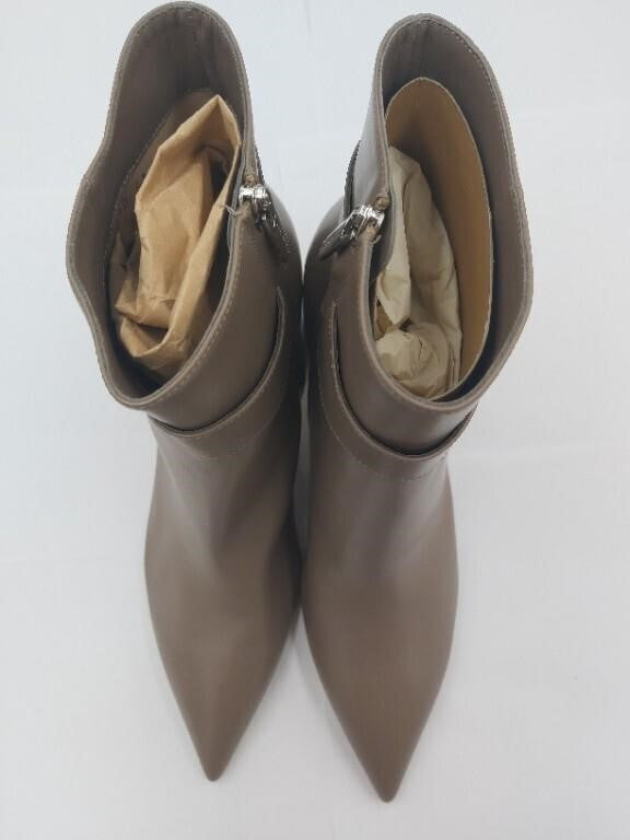 Gianvito Rossi, Womens, Leather Buckle Pointed-Toe