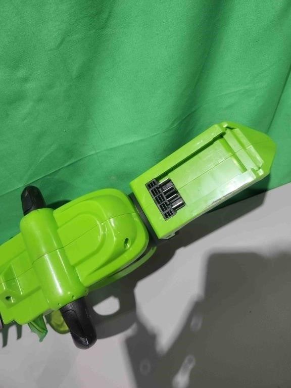 Greenworks 40V 24-inch Cordless Hedge Trimmer, 2200700, Green