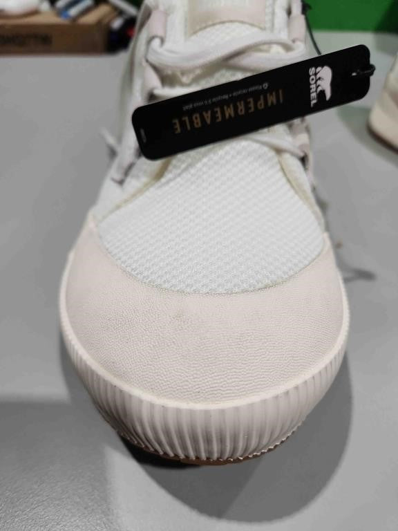 Sorel Women's Out 'N About III Low Waterproof Sneaker.Colour Name: Sea Salt, Chalk.Size:10 US.
