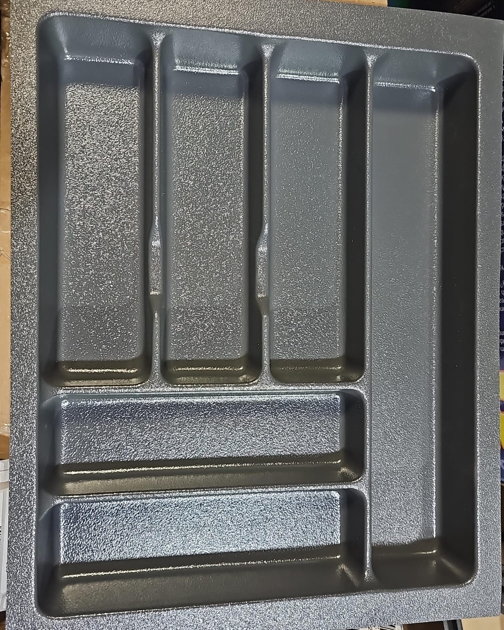 Utensil tray for cutlery