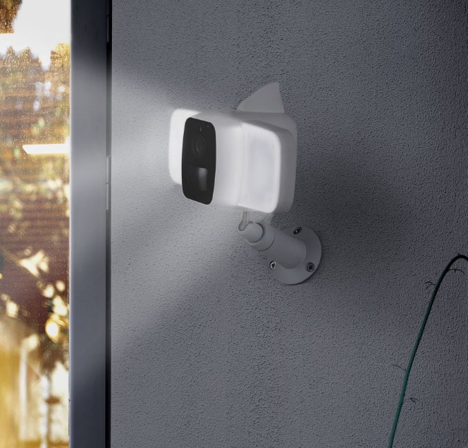 Vivitar Smart Security Rechargeable Outdoor Floodlight Secuirty Camera. IPC490-WHT