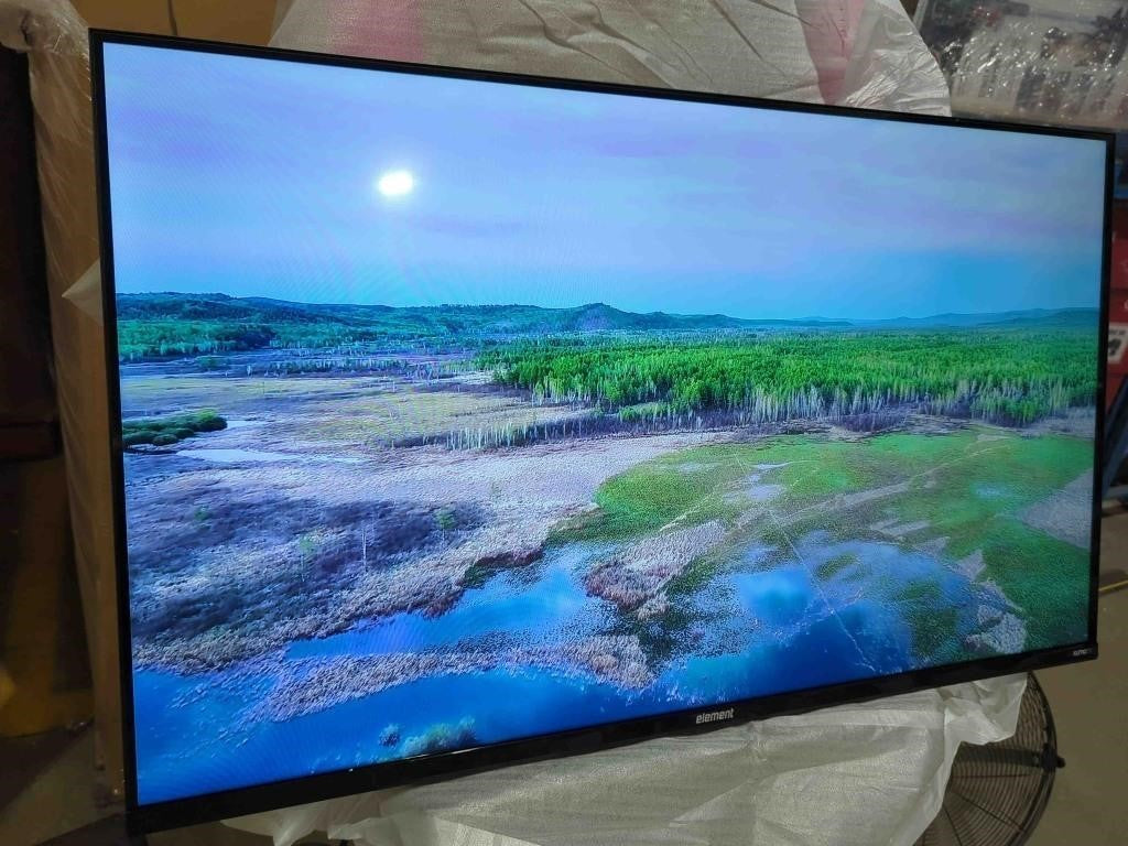 Element 43” 4K UHD HDR Frameless Xumo TV E550AE43C