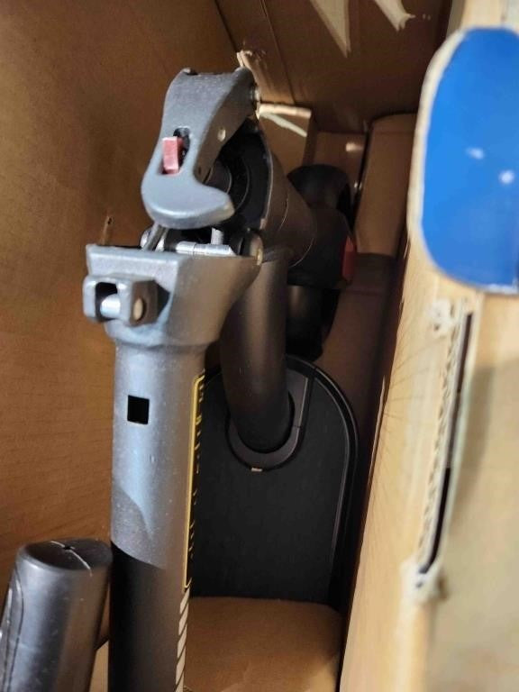 iZip Commute E-Scooter, Foldable, 184-1280-8, XS1, Ages 14+, Black