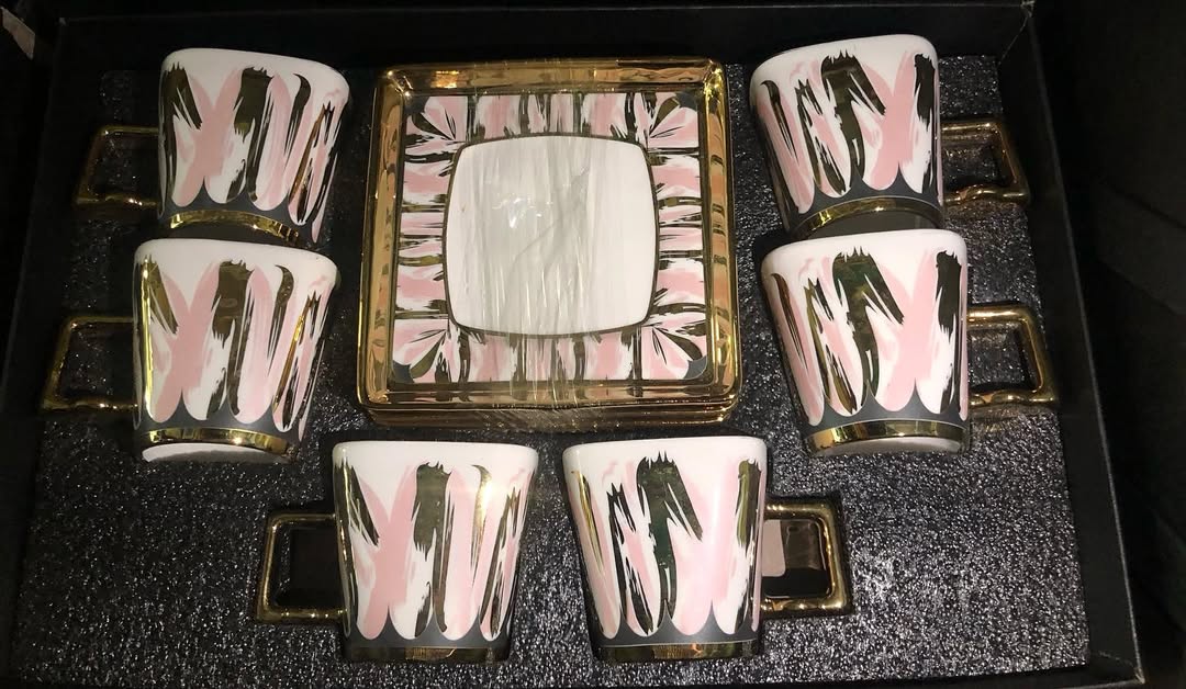 SET OF 6 MUGS WITH DESIGN