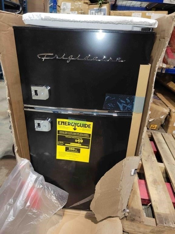 Frigidaire EFR840 Retro Mini Fridge, 3.2 Cu Ft, Black