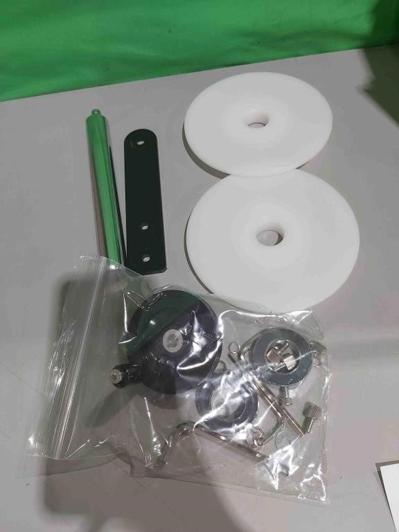 VEVOR Manual Round Labeling Machine, 15-20pcs/min, Bottle Label Applicator for Round Bottles, Adjustable Manual Round Bottle Labeler Suitable for Bottle Diameter 0.78-4.72 inches (with Pressing Bar) Model MT-30