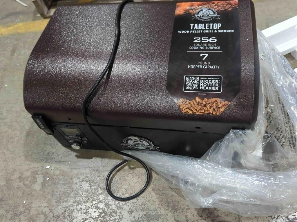 Pit Boss 150 Mahogany Series Wood Pellet Grill & Smoker. Brown, 24"×14"