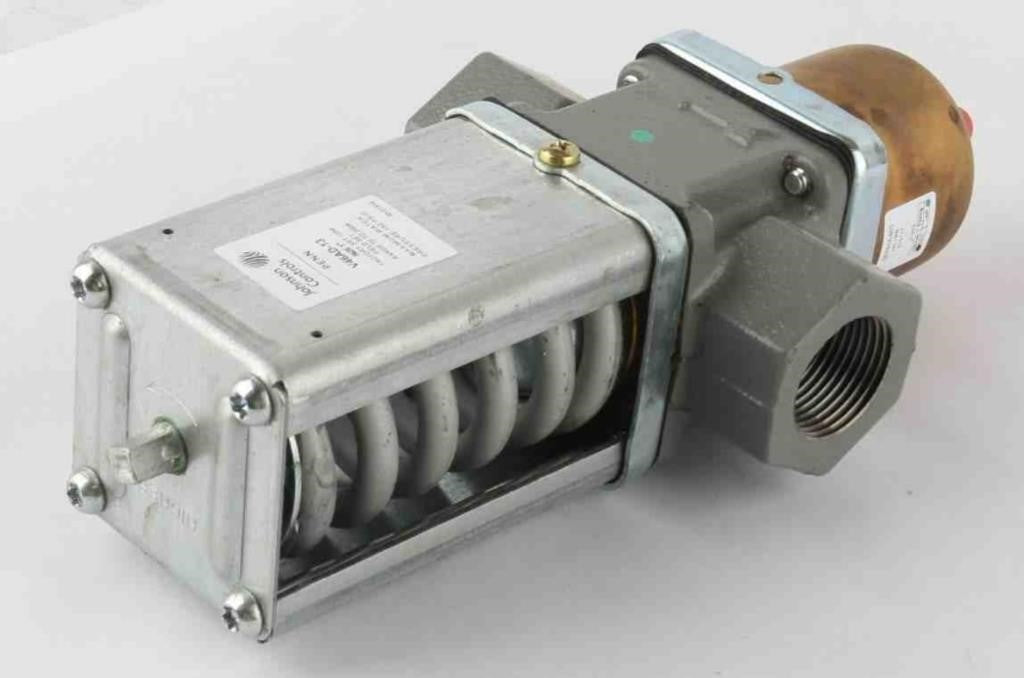 PENN V6AD13 By Johnson Controls 1 Inch NPT 2 Way Pressure-Actuated Water Regulating Valve