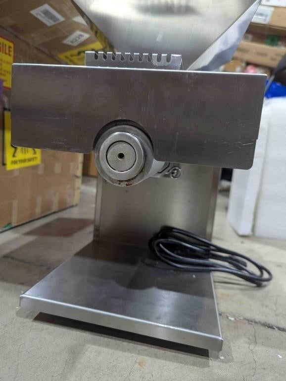 Commercial Oil Press Machine Oil Extractor Expeller. CGOLDENWALL 3000W (110V, US Plug)