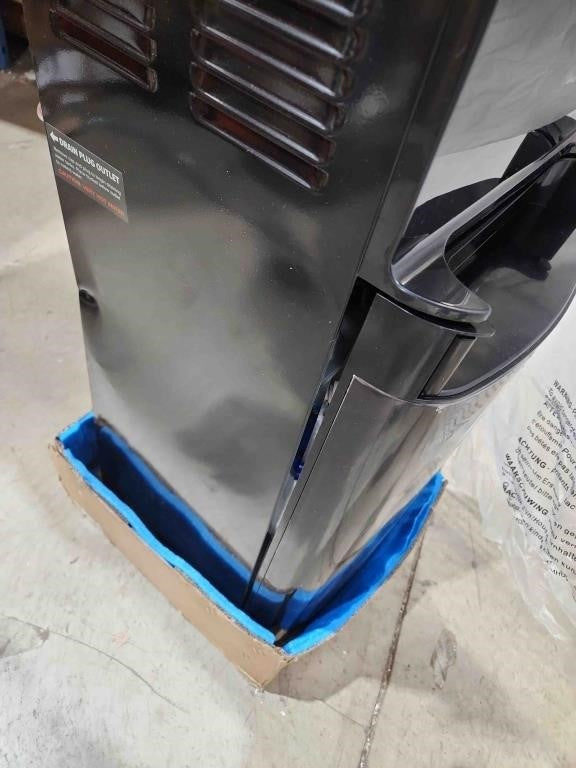 Brio 520 Series Lineless Bottom Loading Water Chiller, Black. #CLNLPOU520SCF2B.