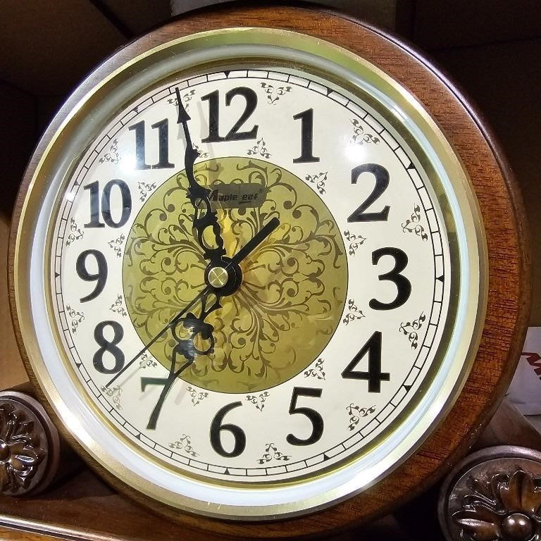 Maple leaf Time piece Quartz Mantel\Table Wooden CLOCK