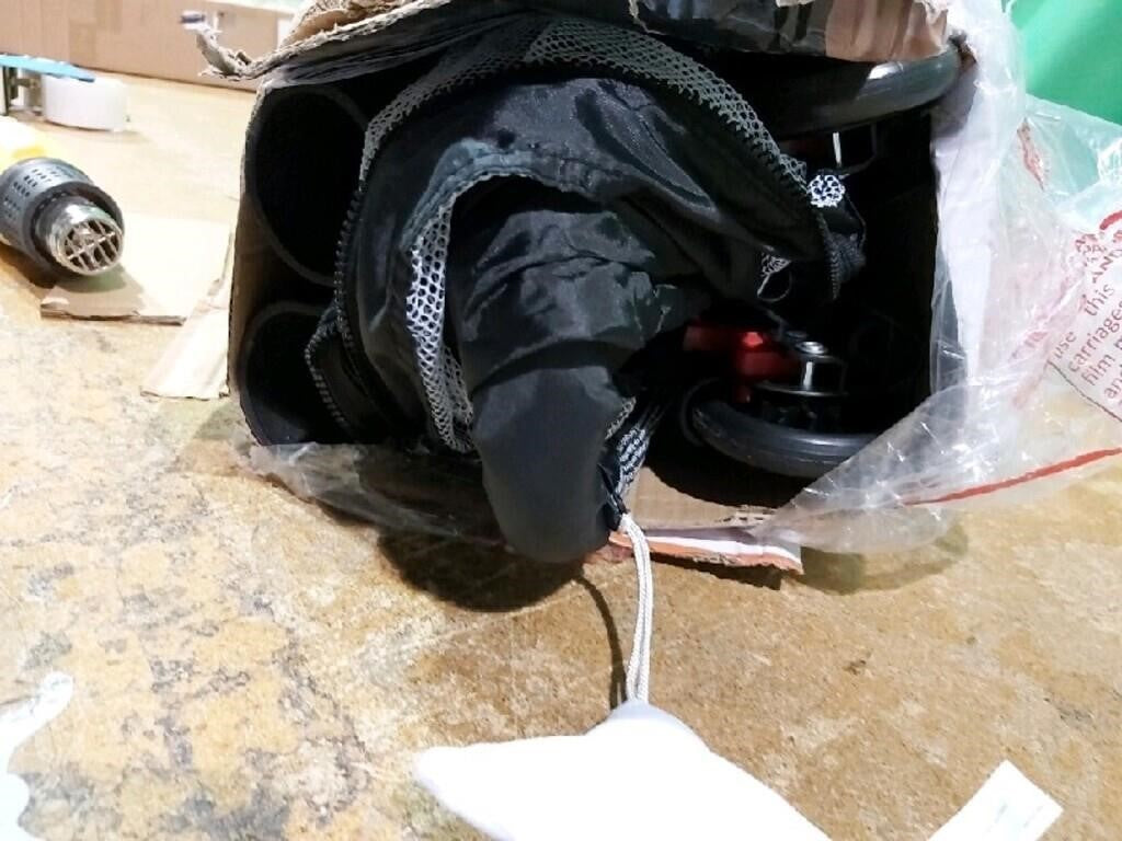 Harmony Play & Go Deluxe Playard, 40" x 2