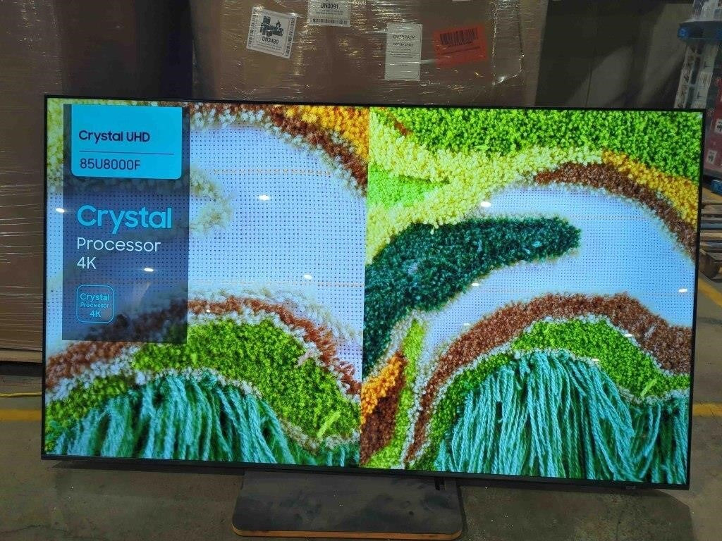 SAMSUNG 85-Inch U8000 Crystal UHD 4k Smart TV