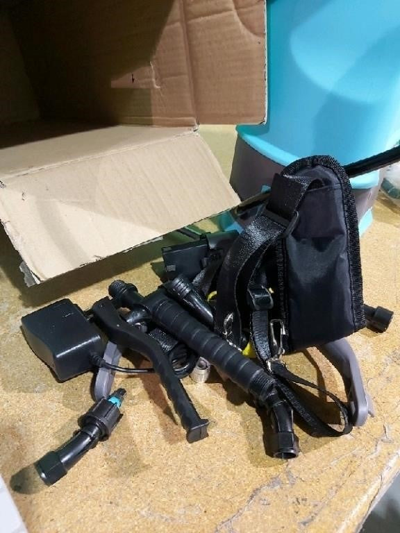 LAWNFUL 2.1 Gallon Battery Powered Sprayer, 2 Batt