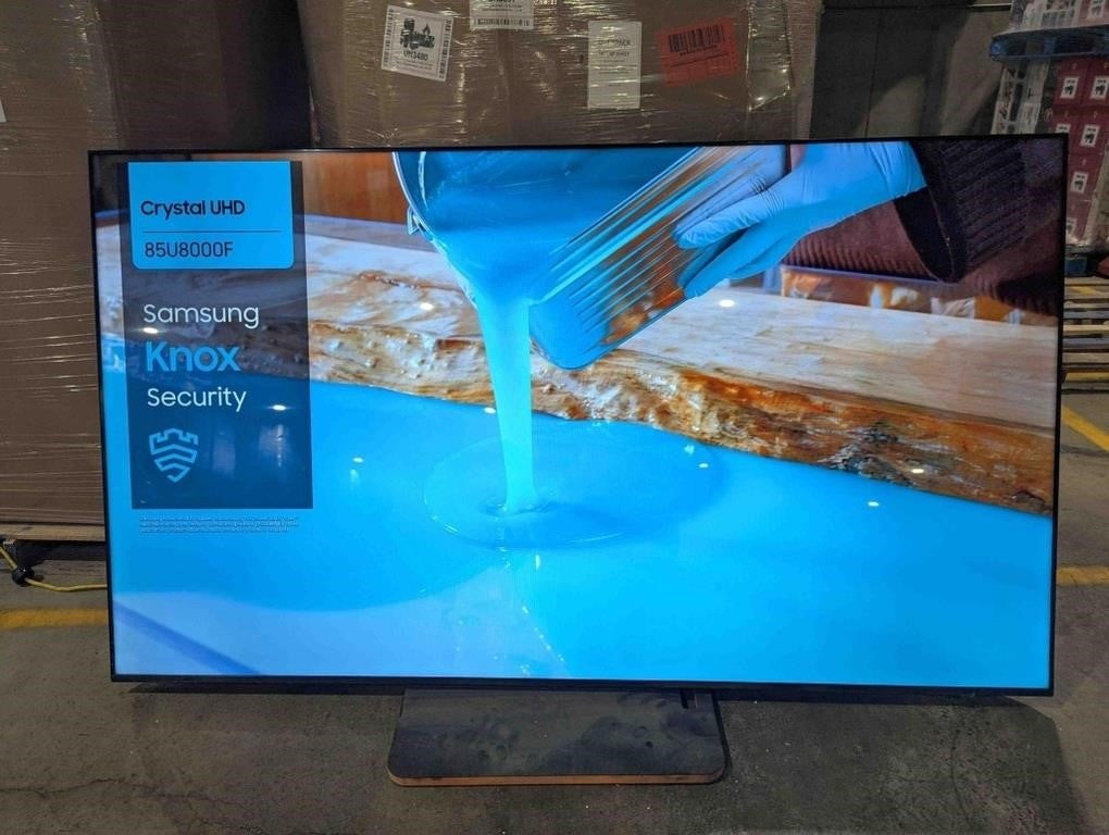 SAMSUNG 85-Inch U8000 Crystal UHD 4k Smart TV