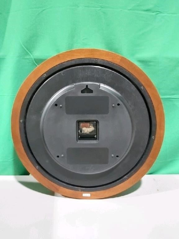 #ML9010 - Mapleleaf, 19" Quartz Wooden Analog Cloc