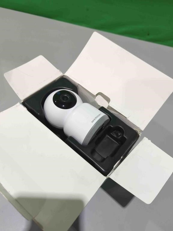 Smart Wi-Fi Auto-Follow Camera. White, Model: MIC-CW035-199W