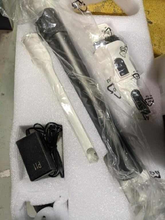 P11 Cordless vacuum cleaner. 35 min runtime 2 modes -