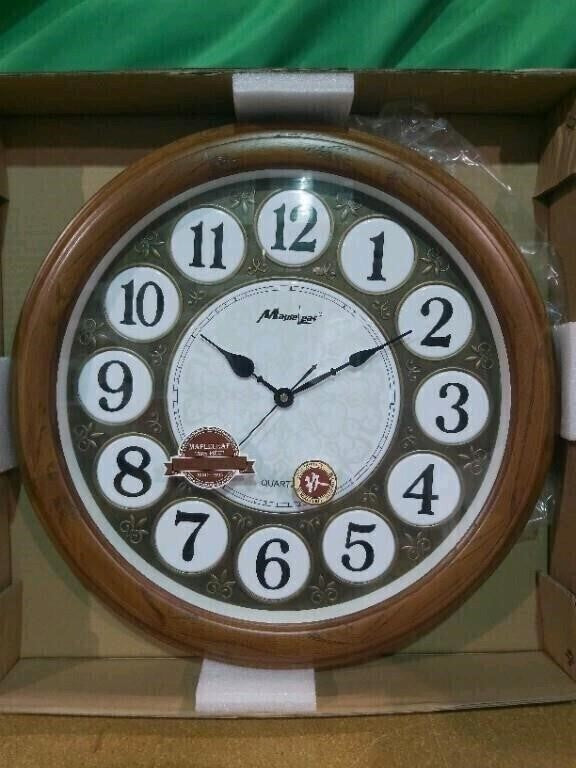 Maple Leaf, Analog 18" Wood Clock, Bronze/Oak ML90